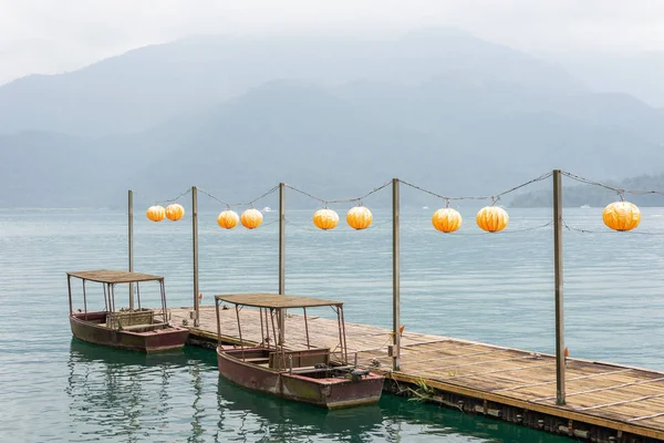 Dock at Sun Moon Lake — Stock Photo, Image