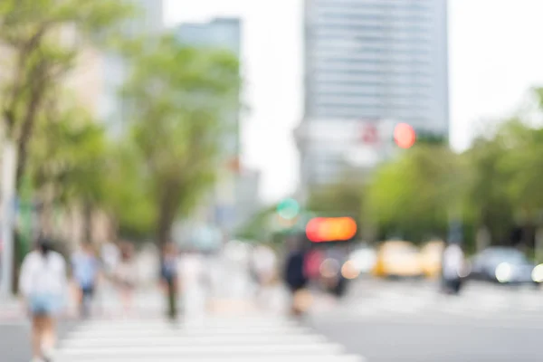 Blurred city scenery with people walking — Stock Photo, Image