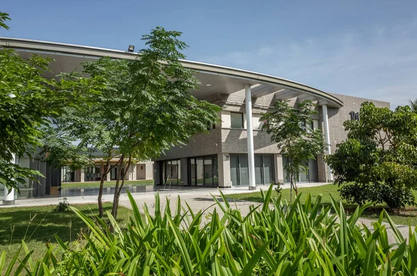 Bau eines taitung art museum im modernen Stil — Stockfoto