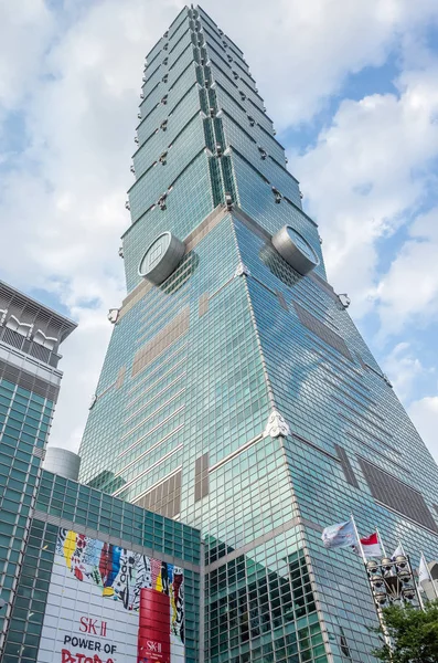 Monument de 101 gratte-ciel sous le ciel à Taipei — Photo