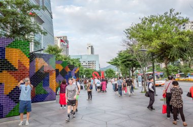 turist Taipei Merkez Meydanı 'nda seyahat