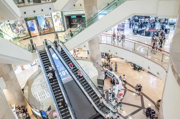 Inre av reklamfilm i Taipei 101 köpcentrum — Stockfoto