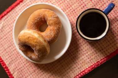 Bir fincan kahve ve çörek