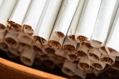 sigara ile yakın çekim görüntüleri 