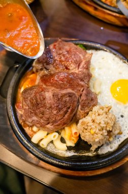 Tabakta sığır eti. 