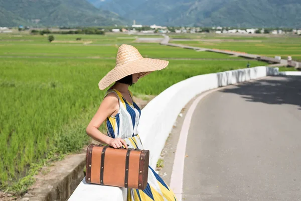 Asiatin auf Reisen — Stockfoto