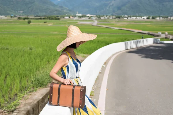 Mujer asiática viajando — Foto de Stock