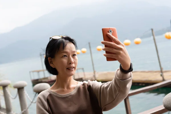 Asiatico donna selfie — Foto Stock