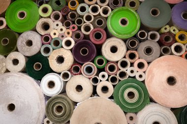 daire içinde renkli kağıt levha 