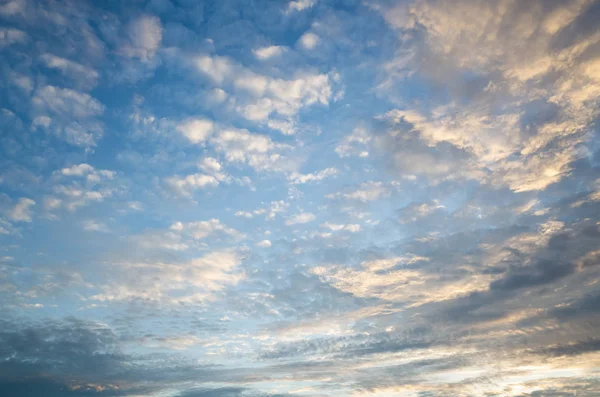 Pozadí oblaků západu slunce na nebesích — Stock fotografie
