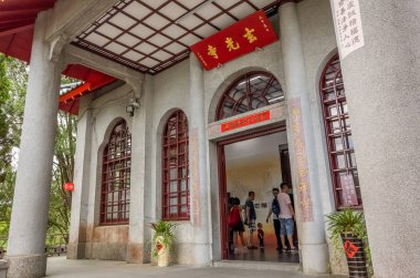 Güneş Ay Gölü'nde Xuanguang tapınağının ünlü dönüm noktası