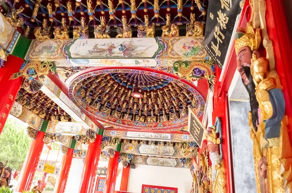 Gebouw interieur van de beroemde bezienswaardigheid van Wenwu tempel — Stockfoto