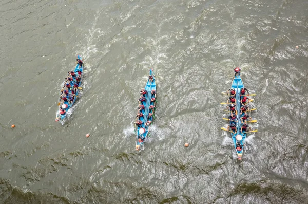 Competitivas carreras de barcos en el tradicional Dragon Boat Festival —  Fotos de Stock