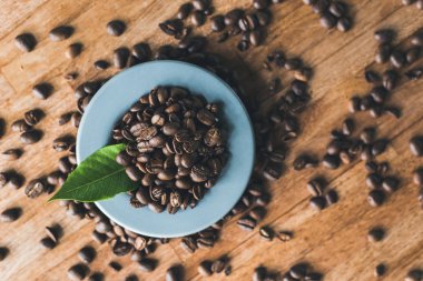 kimse ile kahve çekirdekleri