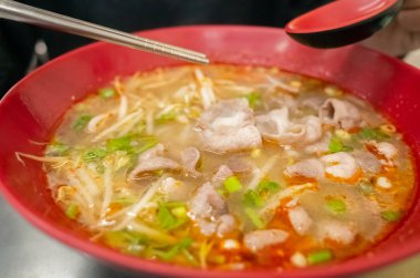 Restoranda Tay eriştesi