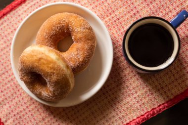 Bir fincan kahve ve çörek