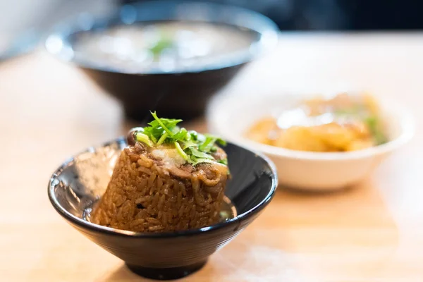 Taiwanese snacks of canned rice cake