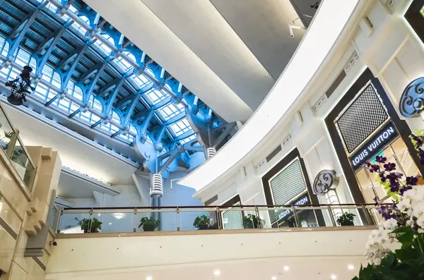 Innenraum des Einkaufszentrums taipei 101 — Stockfoto