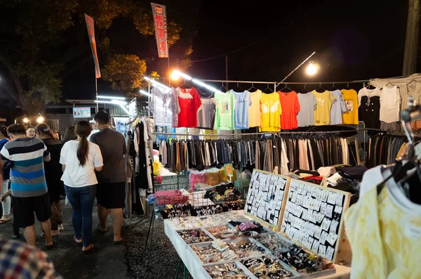 Night Marketplace med säljare och personal Shop — Stockfoto