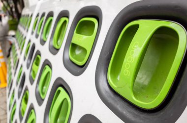 Gogoro pil paketleri için şarj istasyonu