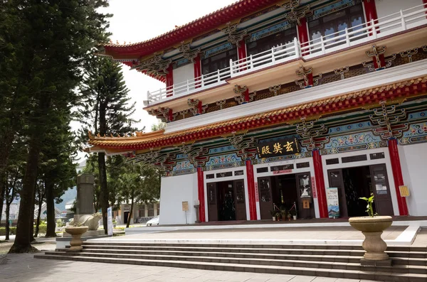 Знаменитая достопримечательность храма Сюань Цзан в озере Сан Мун — стоковое фото