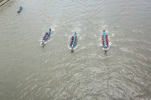 Competitivas carreras de barcos en el tradicional Dragon Boat Festival —  Fotos de Stock