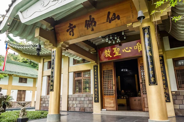 Brama drzwi drewnianych w świątyni Xian fo — Zdjęcie stockowe