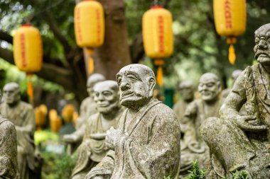 budist arhat taş heykel grupları