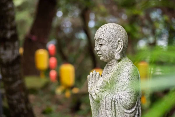 Steinstatue der Erde speichern bodhisattva — Stockfoto