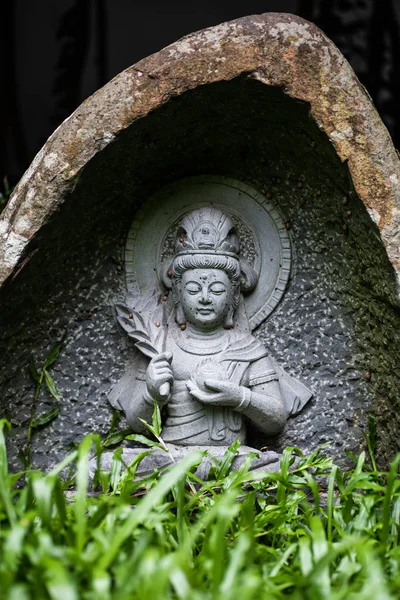 Estátua de pedra antiga bodhisattva — Fotografia de Stock