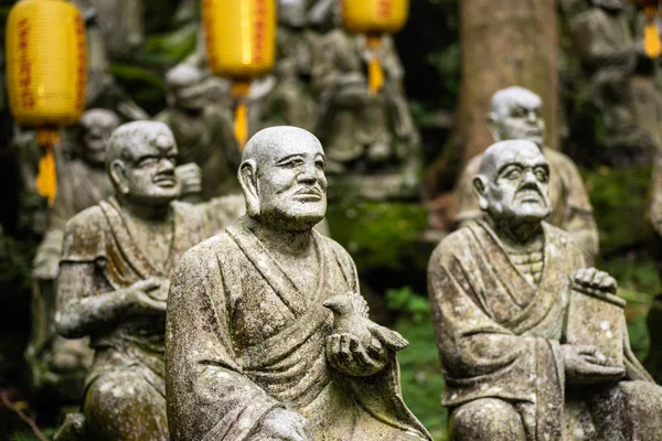 Grupos de budista arhat estátua de pedra — Fotografia de Stock