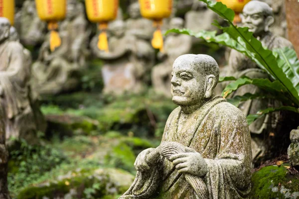 Csoportok buddhista Arhat szobor — Stock Fotó