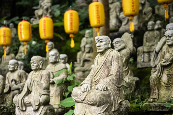 Grupos de budistas arjat estatua de piedra —  Fotos de Stock