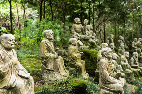 Skupina buddhistické Arhat kamenné sochy — Stock fotografie