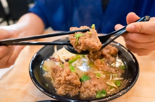 豚のリブケーキを使ったスープ麺の台湾料理 — ストック写真