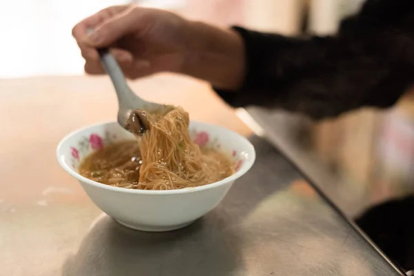 Taiwán snack de fideos finos con intestino de cerdo — Foto de Stock