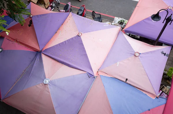 Top view of big umbrella at traditional marketplace — Stock Photo, Image