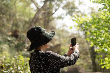 Asyalı kadın almak bir resim