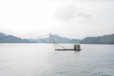 Sun Moon Lake 'de balık teknesi