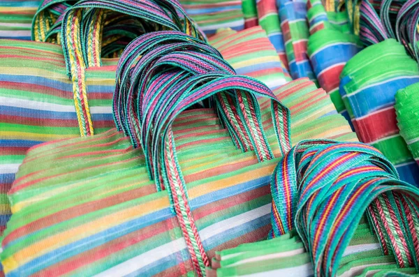 Tradycyjne kolorowe Nylonowe torby na zakupy — Zdjęcie stockowe