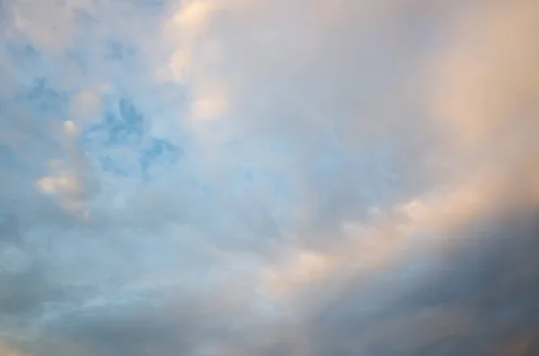 Fond de nuages de coucher de soleil sur le ciel — Photo