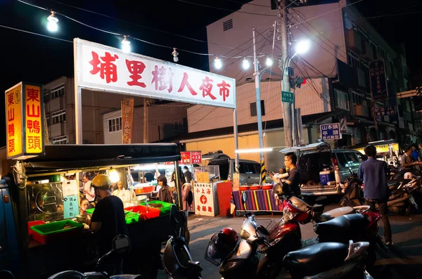 satıcı ve kişi Mağazası ile gece pazarı