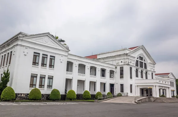 Weißes Gebäude des Veranstaltungsortes im neuen Dorf Zhongxing — Stockfoto