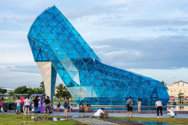 Igreja sapato cinderela de vidro gigante — Fotografia de Stock