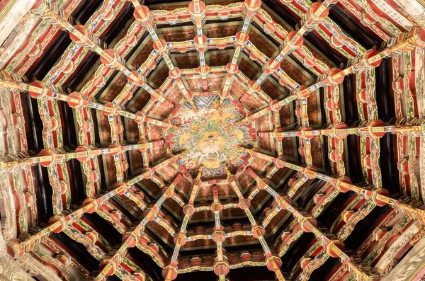 Wooden carved celling at famous old temple in Lukang — Stock Photo, Image