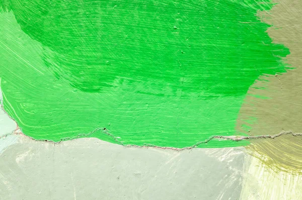 Bunte Wand mit grüner Bemalung — Stockfoto