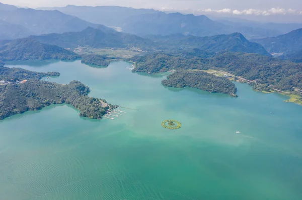 Luftfoto af berømte Sun Moon Lake landskab - Stock-foto