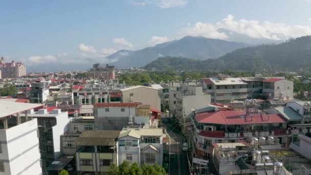 vue aérienne de la ville de Puli avec bâtiments 