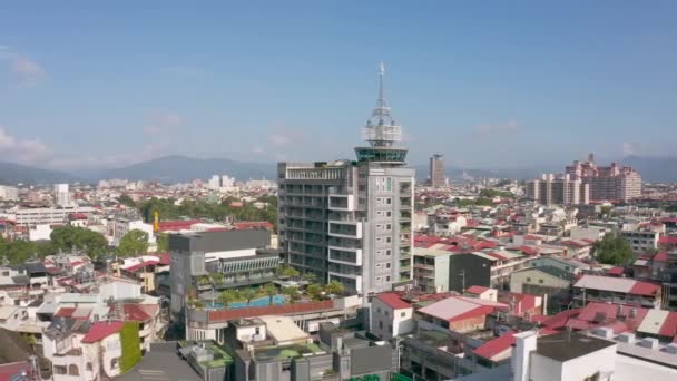 Вид на місто пулі з будівлями — стокове відео