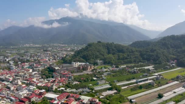 Luchtfoto van Puli Town met gebouwen — Stockvideo